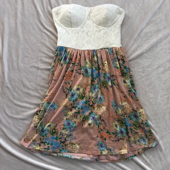 Charlotte Russe Dresses & Skirts - Sold HP🎉 Strapless Floral Dress